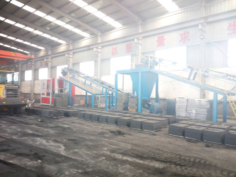 造型機(jī)使用現(xiàn)場(chǎng) 造型機(jī)使用現(xiàn)場(chǎng)